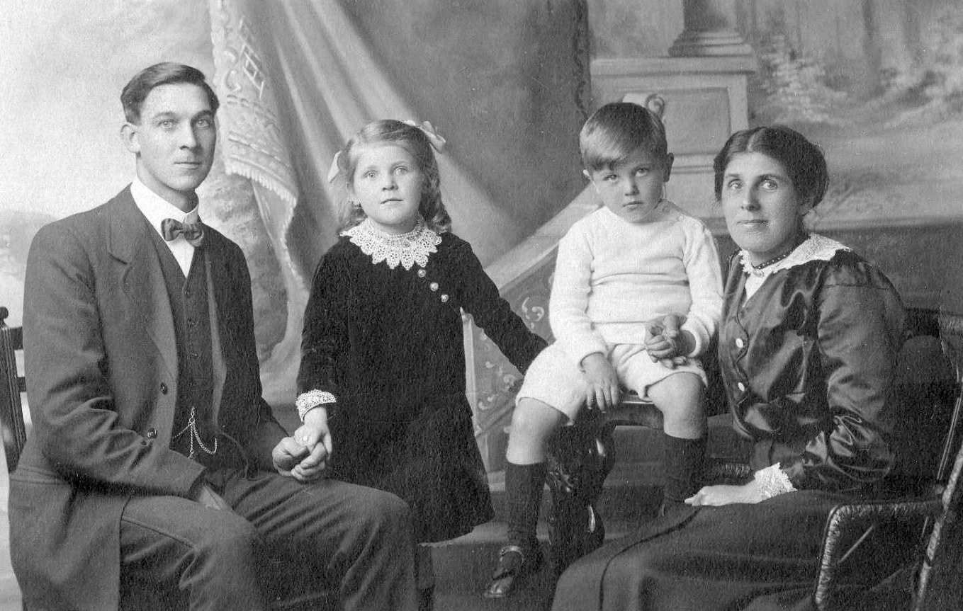 George with Eliza Jane and children Lorna and Kenneth