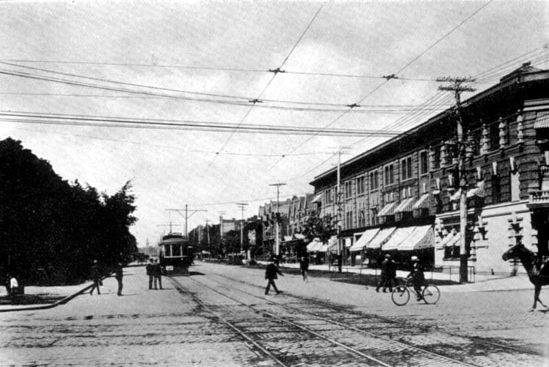 Spadina Avenue from Queen Street. From 100 Views of Toronto published 1900 -1910 with the kind permission of Benjamin Nagy. .