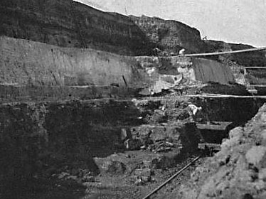 (In the picture you can see the dark upper layers of the overburden, then the pale limestone and at the bottom the darker ironstone).