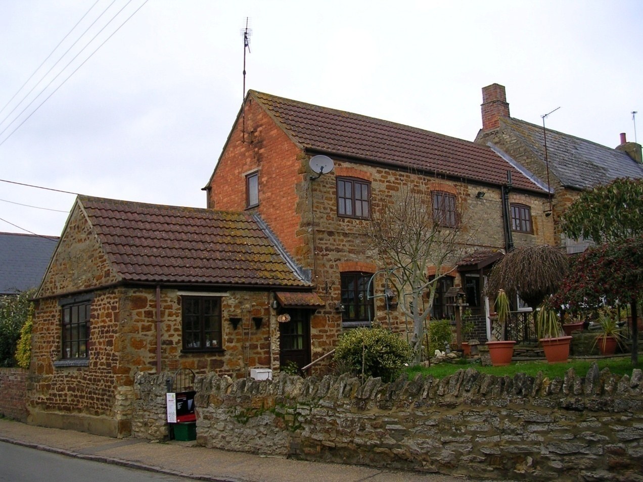 The Black Horse (now a private house). The single storey part was a butcher’s shop.